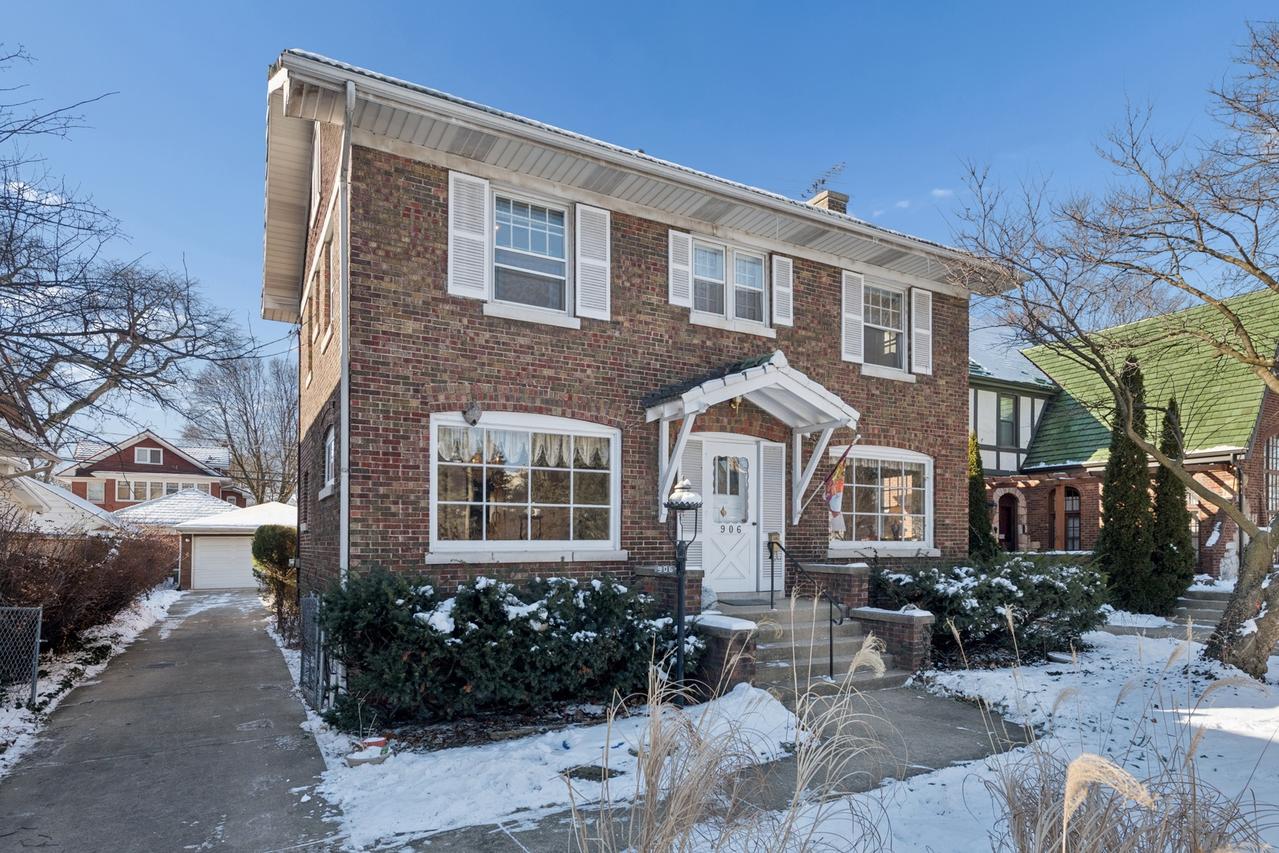 906 N Harlem Ave., River Forest, IL 60305