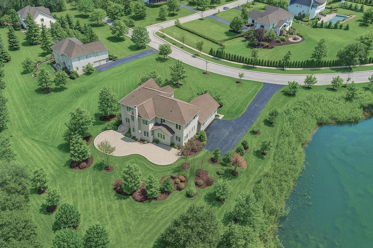 2510 Bayswater Cir., Gurnee, IL 60031