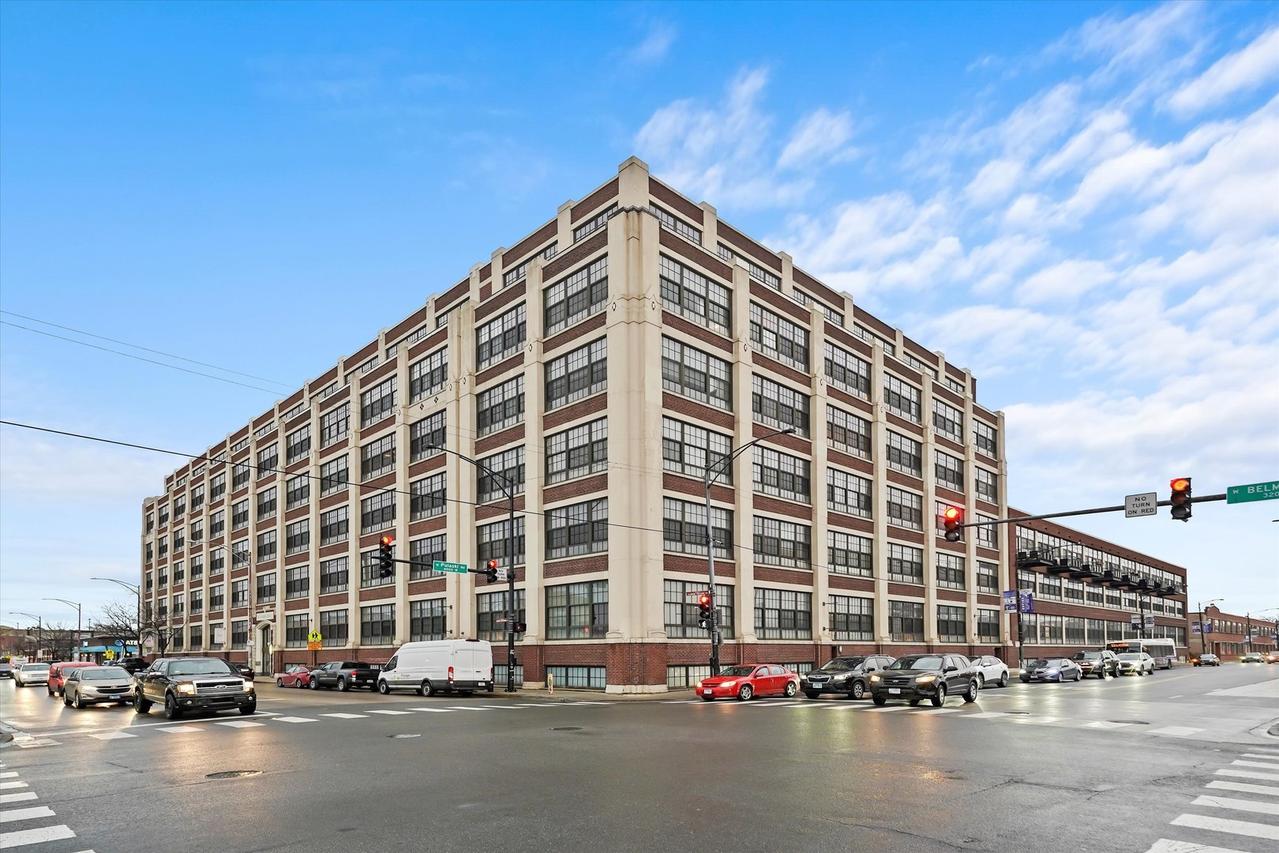 3963 W Belmont Ave. #202, Chicago, IL 60618