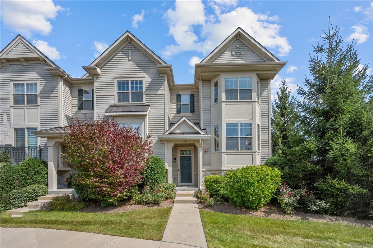 2169 Dauntless Dr., Glenview, IL 60026