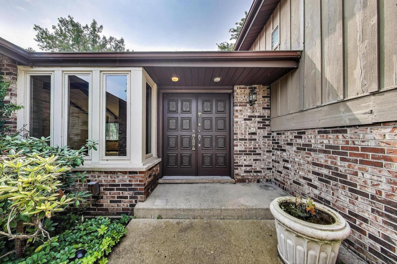 823 N Cambridge Row Rd., Addison, IL 60101