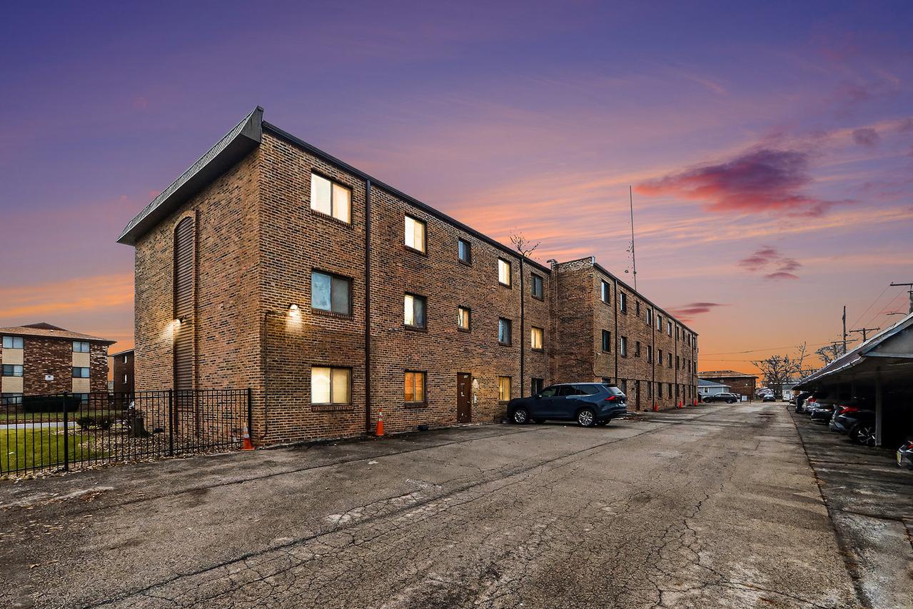 3018 Bernice Rd. #205, Lansing, IL 60438