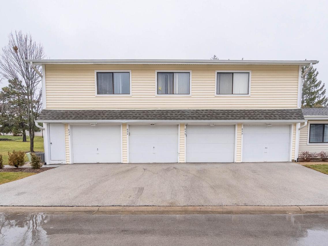 624 Breakers Point, Schaumburg, IL 60194