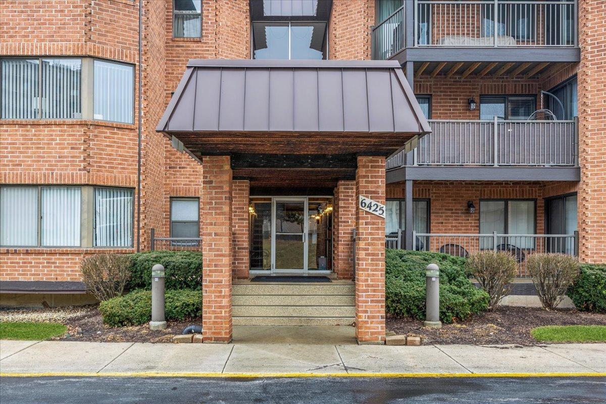 6425 Clarendon Hills Rd. #211, Willowbrook, IL 60527