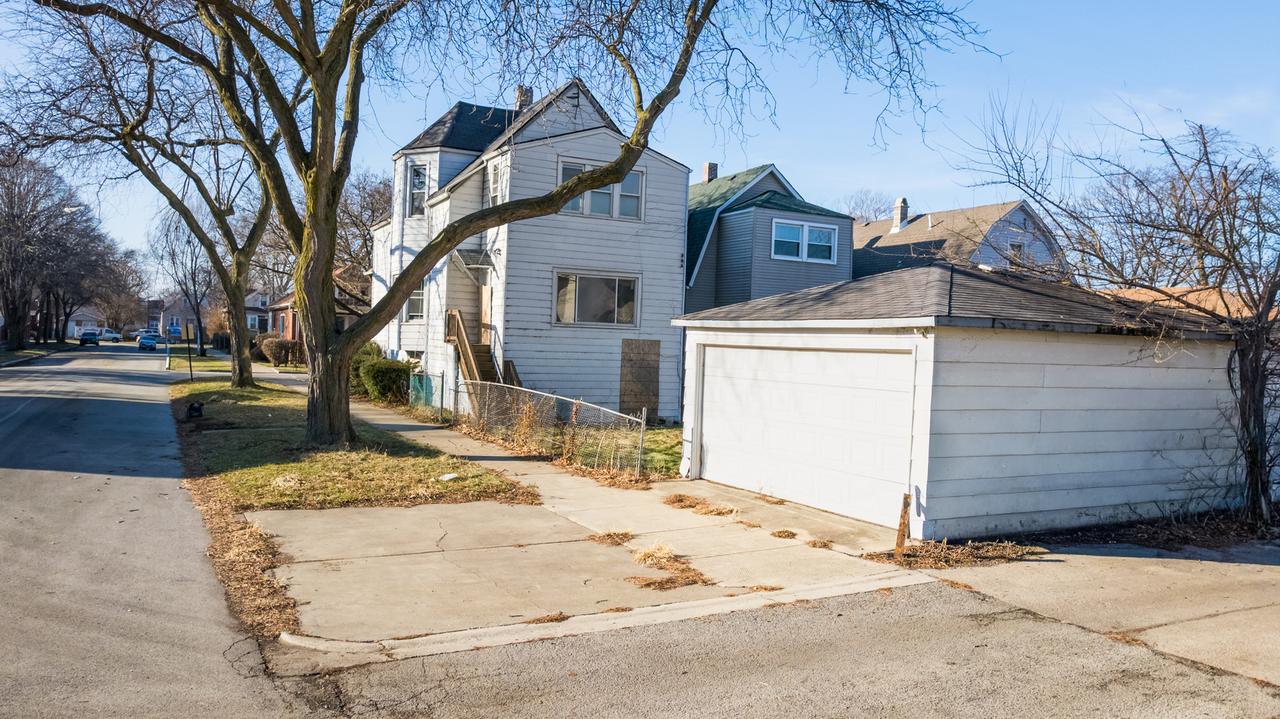 7959 S Saginaw Ave., Chicago, IL 60617