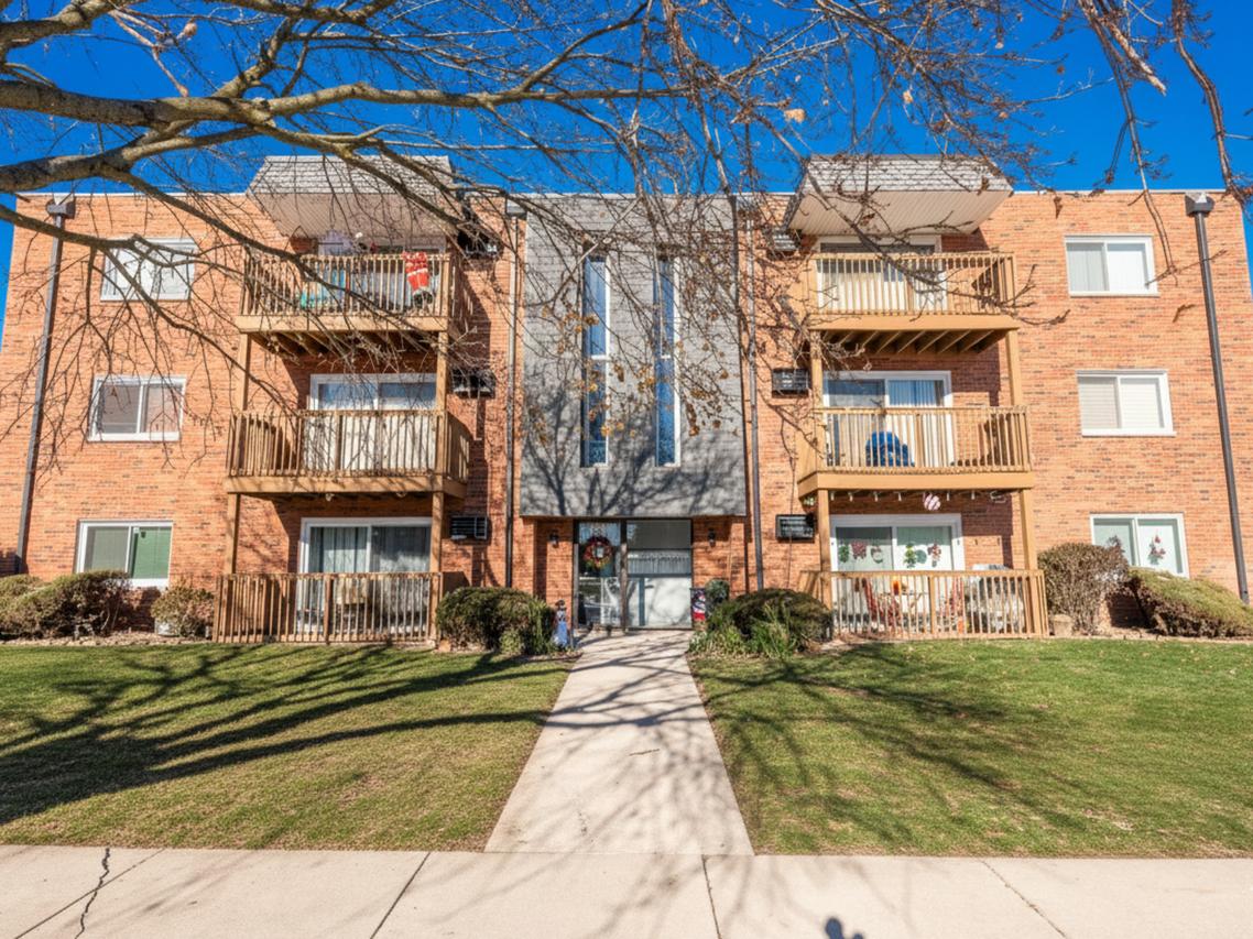 5752 W 128th St. #103, Crestwood, IL 60418
