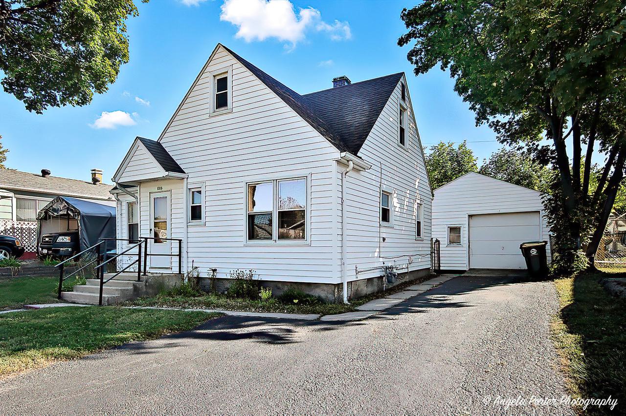 1315 Cherokee Dr., Round Lake Beach, IL 60073