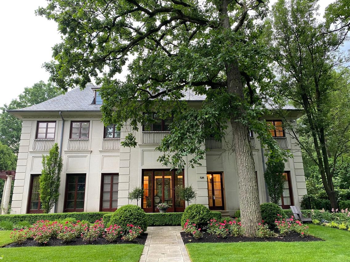 528 Roslyn Rd., Kenilworth, IL 60043