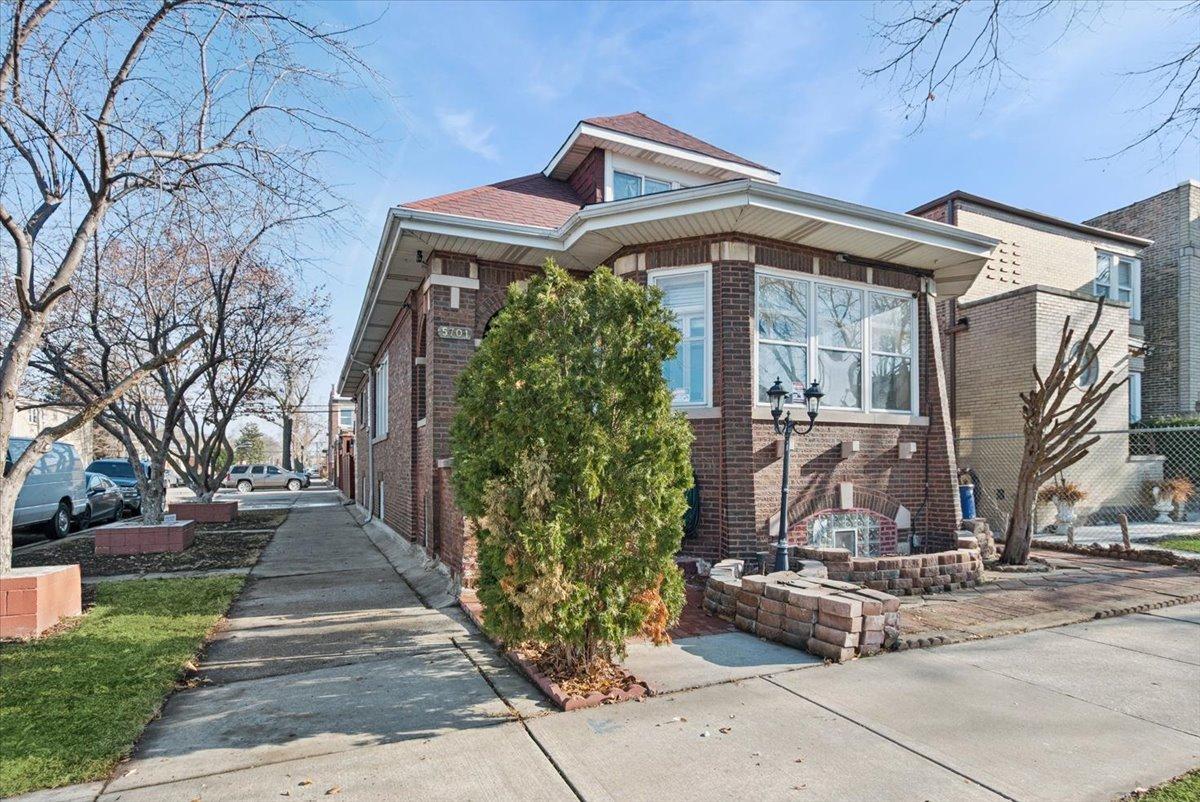 5701 S Maplewood Ave., Chicago, IL 60629