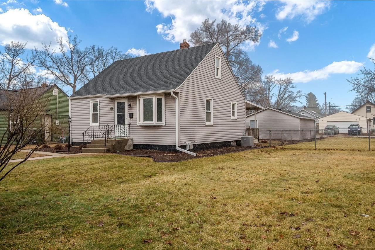 238 Sheridan Dr., Loves Park, IL 61111