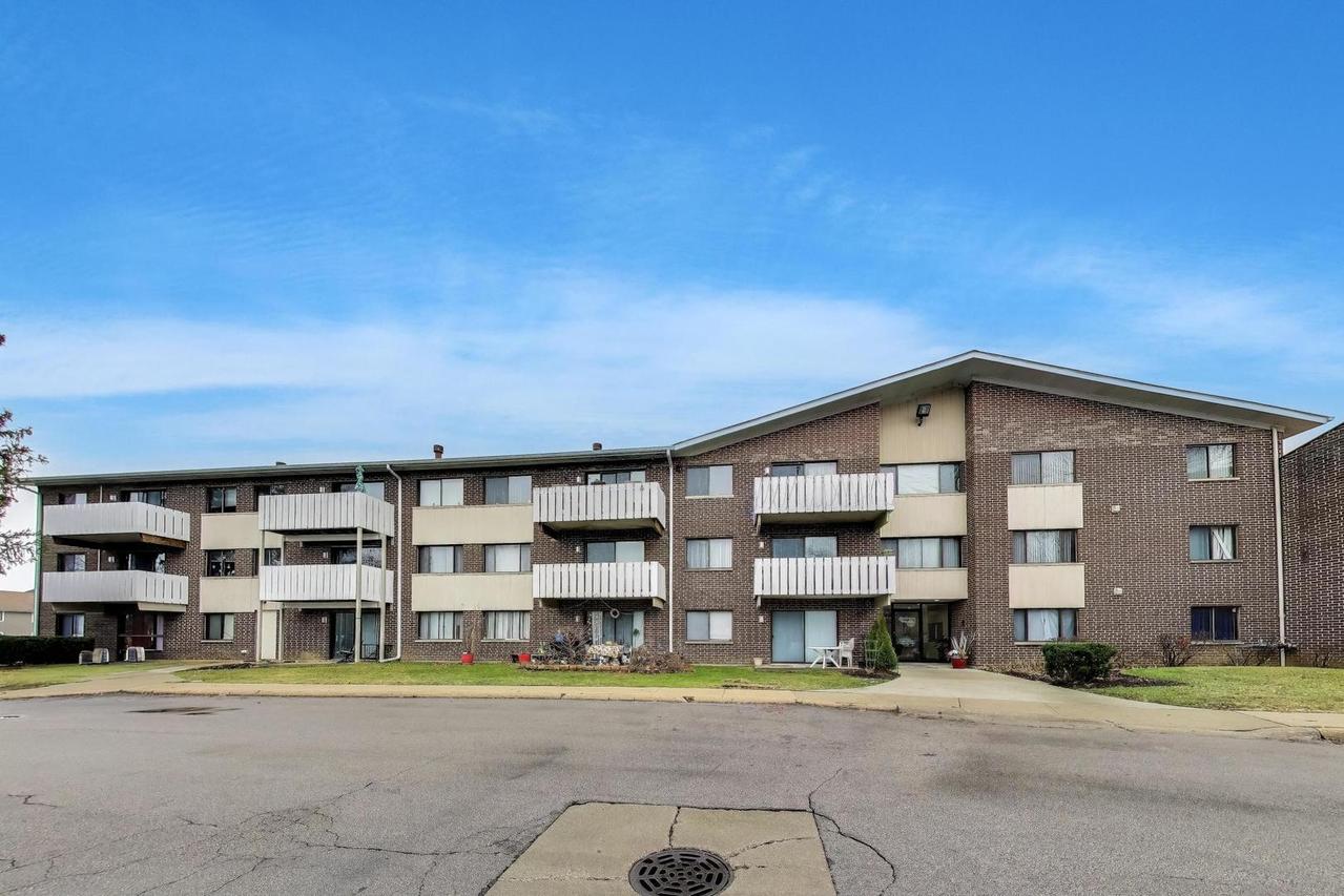 3000 Bayside Dr. #107, Palatine, IL 60074