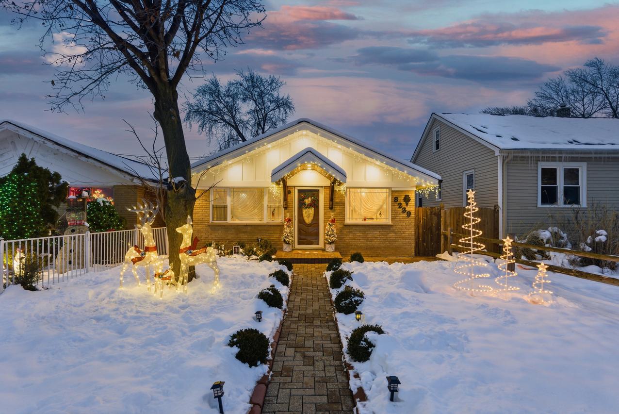 8239 Sayre Ave., Burbank, IL 60459