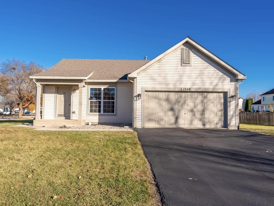 1559 Bluestem Ln., Minooka, IL 60447