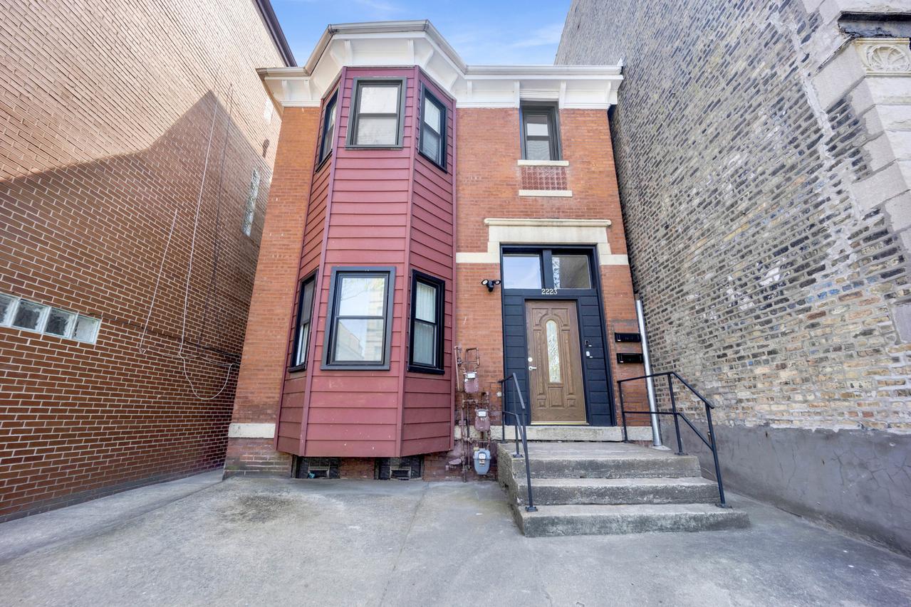 2223 W Taylor St., Chicago, IL 60612