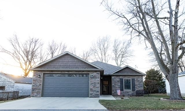 413 Moore St., Clinton, IL 61727