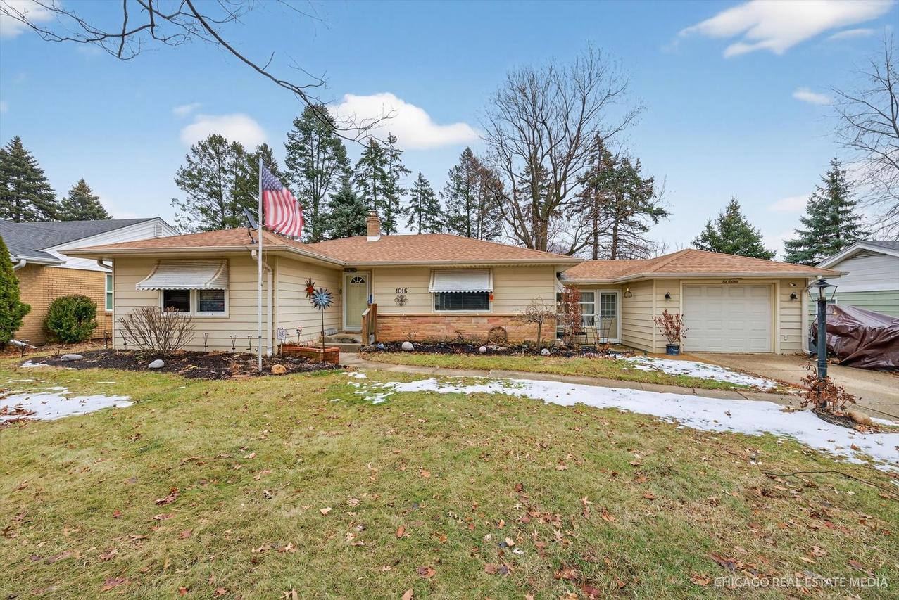 1016 Woodland Dr., Rockford, IL 61108