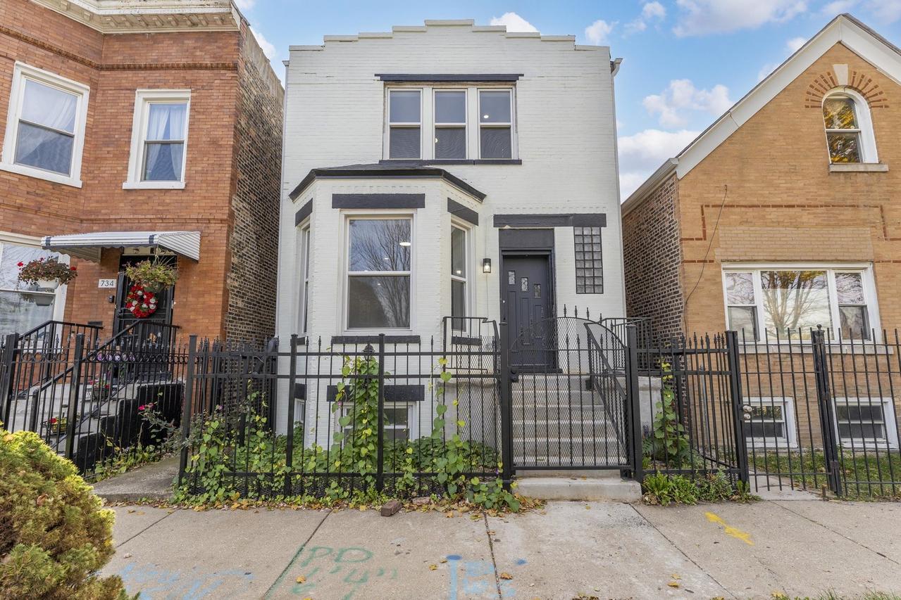 736 N Sawyer Ave., Chicago, IL 60624