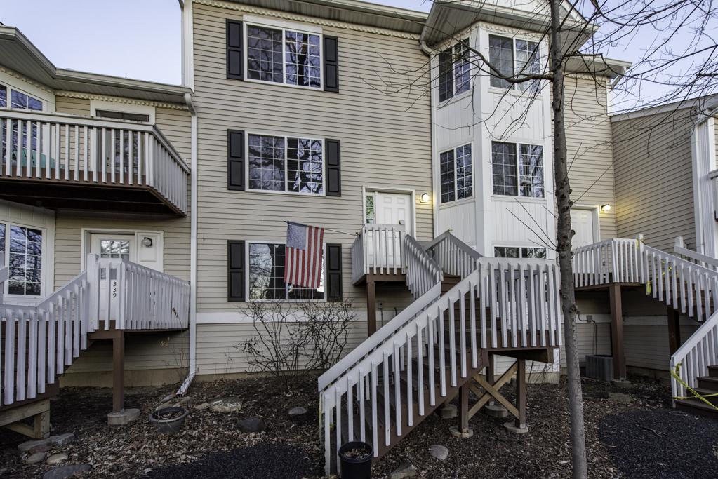 341 W Treehouse Ln. #11-4, Round Lake, IL 60073