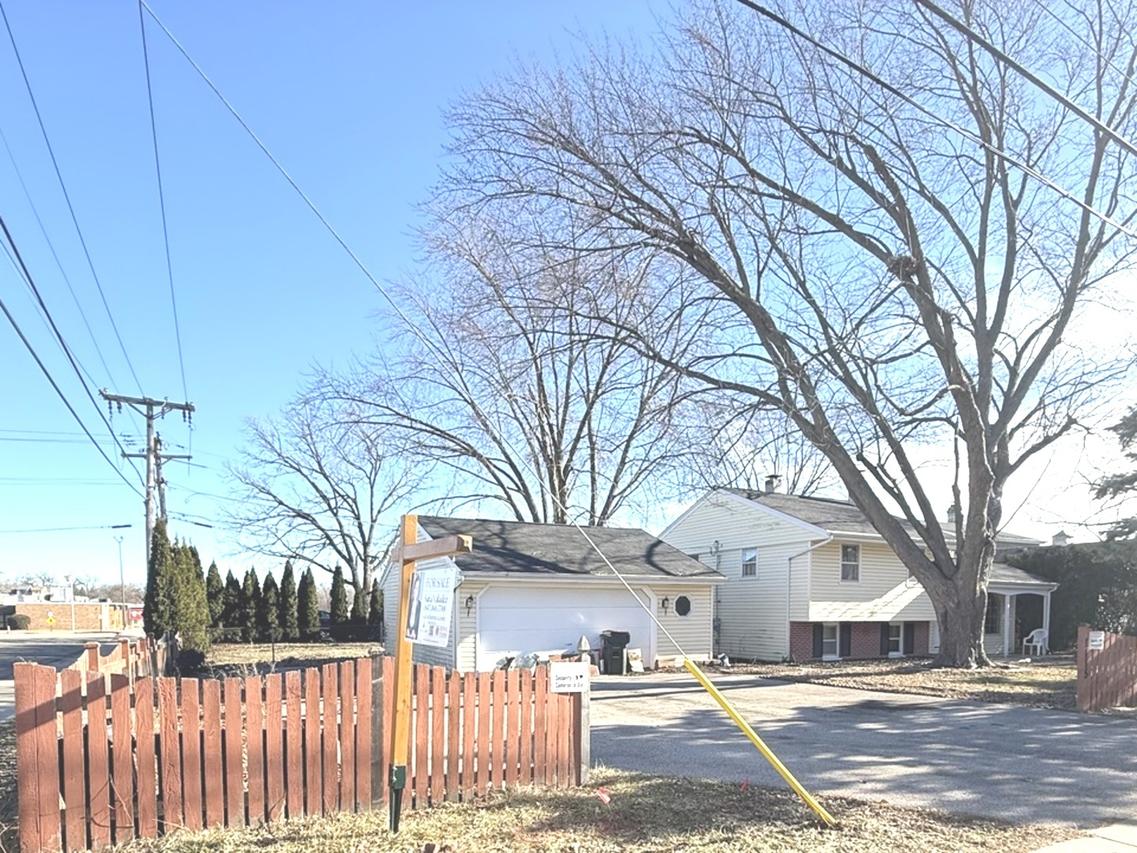 1115 Lotus Dr., Round Lake Beach, IL 60073