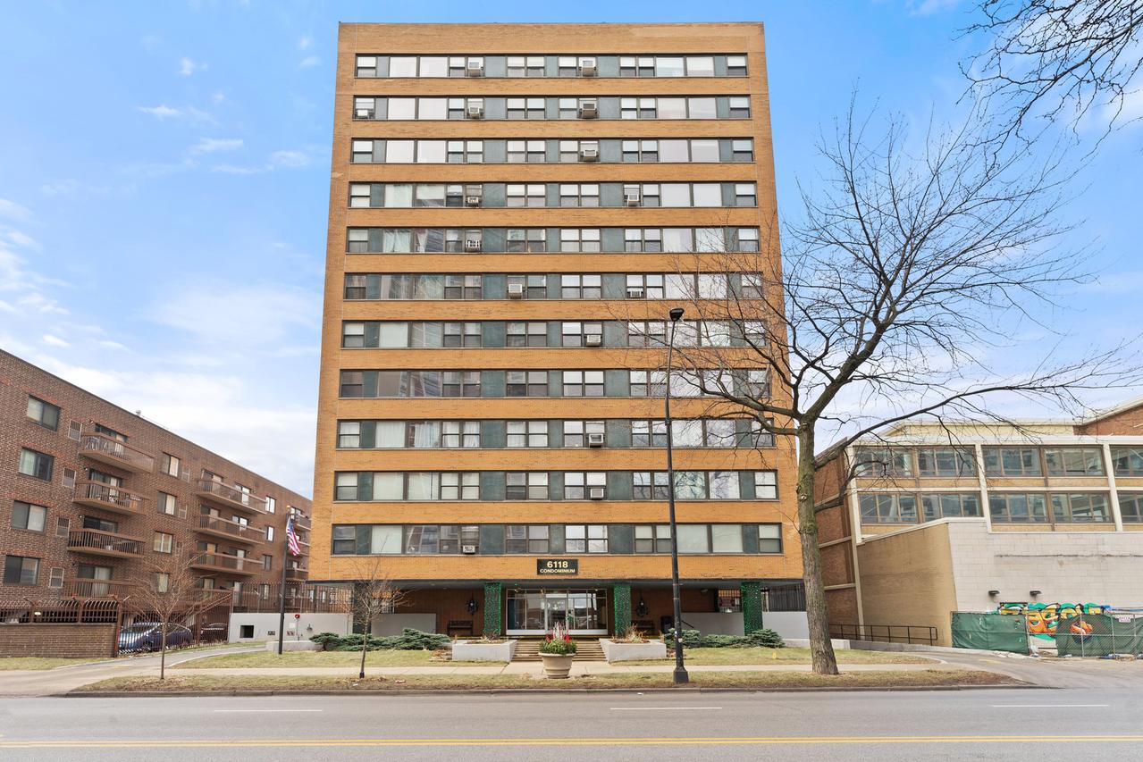 6118 N Sheridan Rd. #204, Chicago, IL 60660