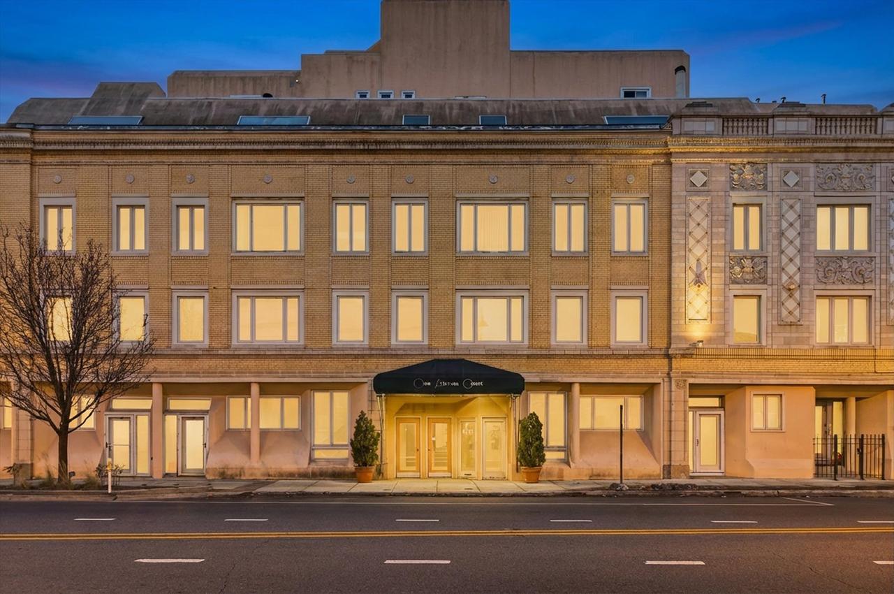 6337 Roosevelt Rd. #114, Berwyn, IL 60402