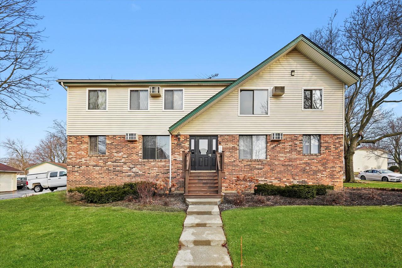 2710 Northcreek Dr. #1804, Woodridge, IL 60517