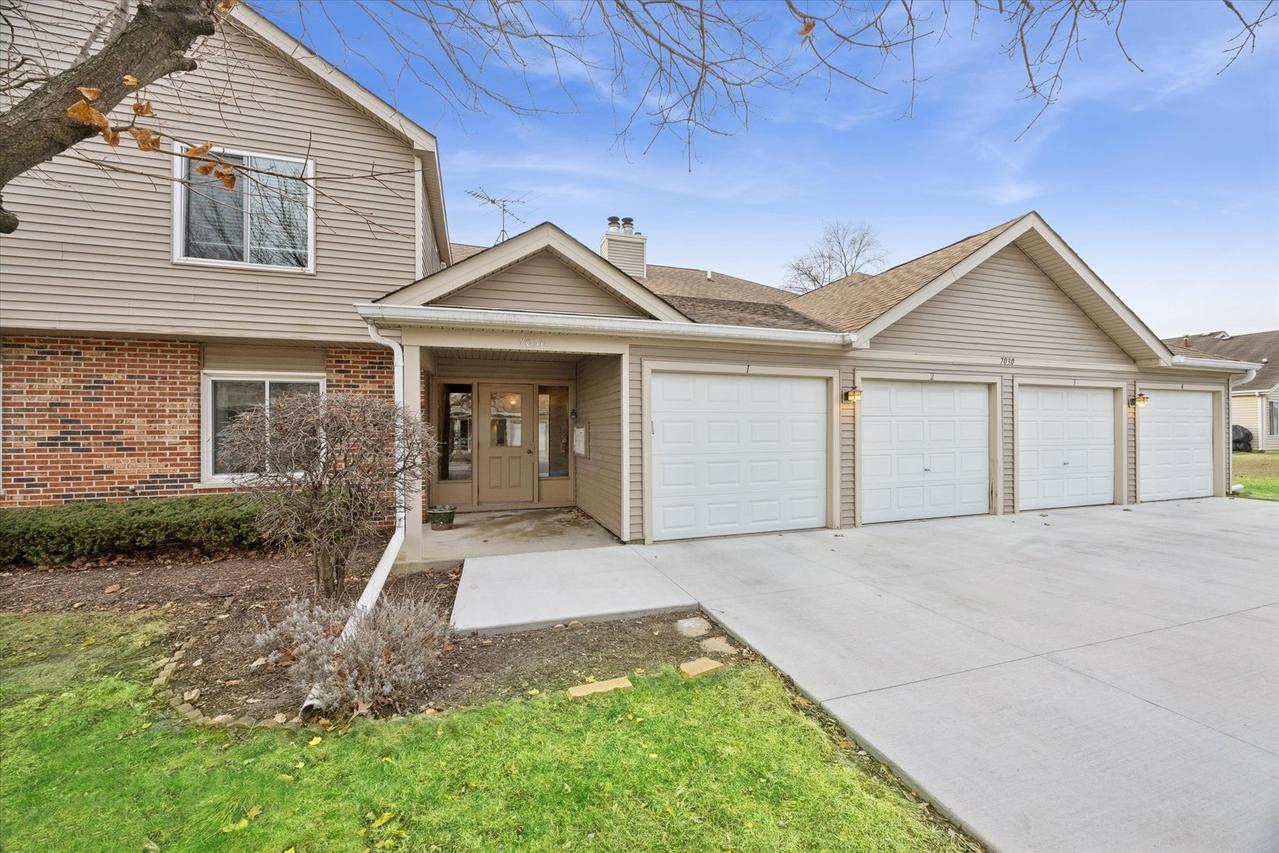 7030 Park Lane Ct. #101, Woodridge, IL 60517