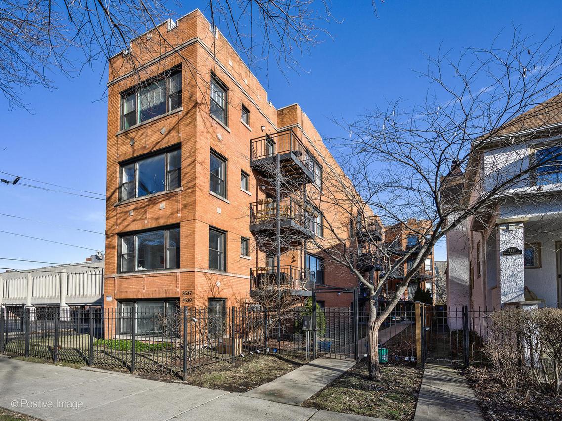 2537 N Sawyer Ave. #3A, Chicago, IL 60647