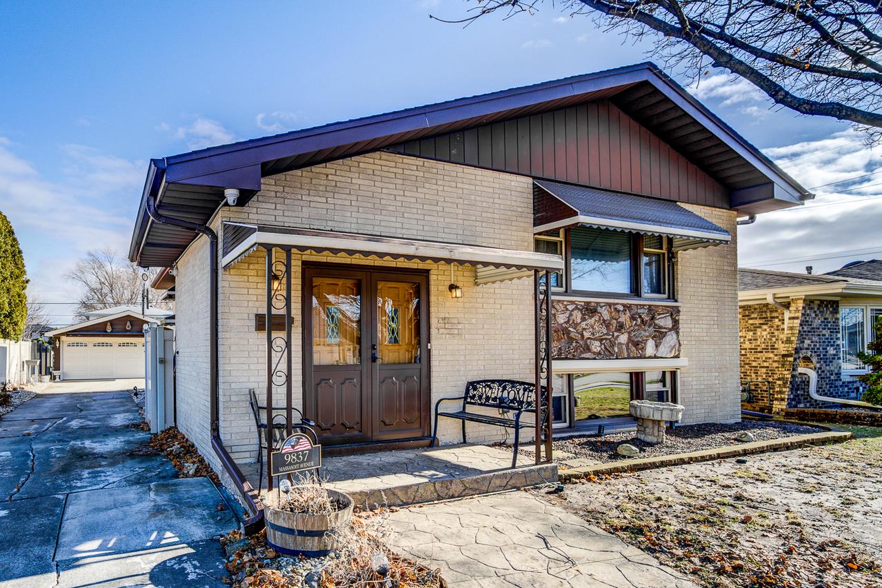 9837 Massasoit Ave., Oak Lawn, IL 60453