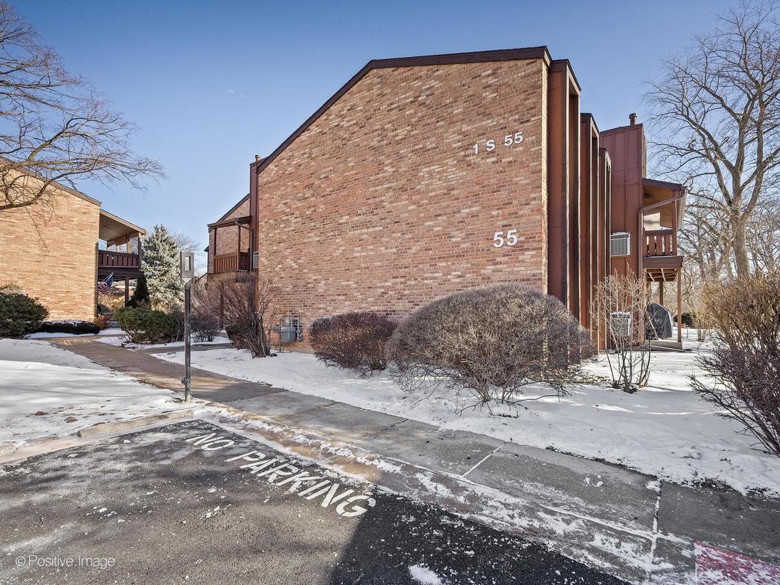 1S055 Spring Rd. #2C, Oakbrook Terrace, IL 60181