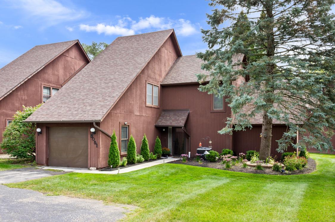 5051 Woodlake Dr., Loves Park, IL 61111