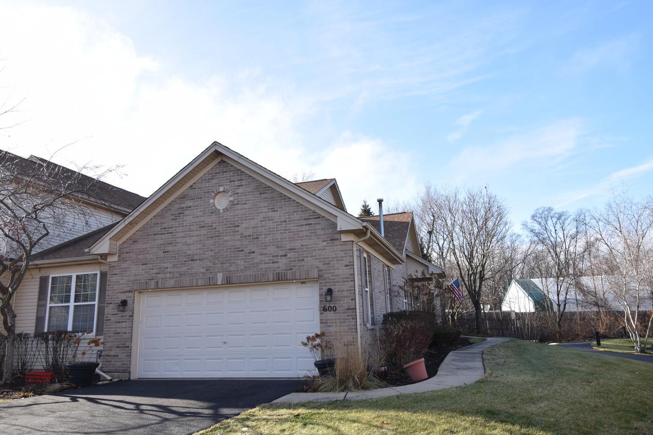 600 Countryfield Ln., Elgin, IL 60120