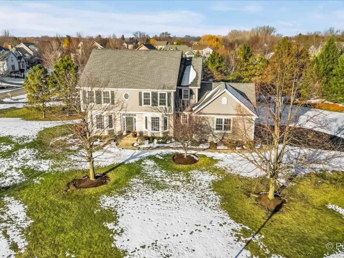 8980 Bardwell Ln., Lakewood, IL 60014