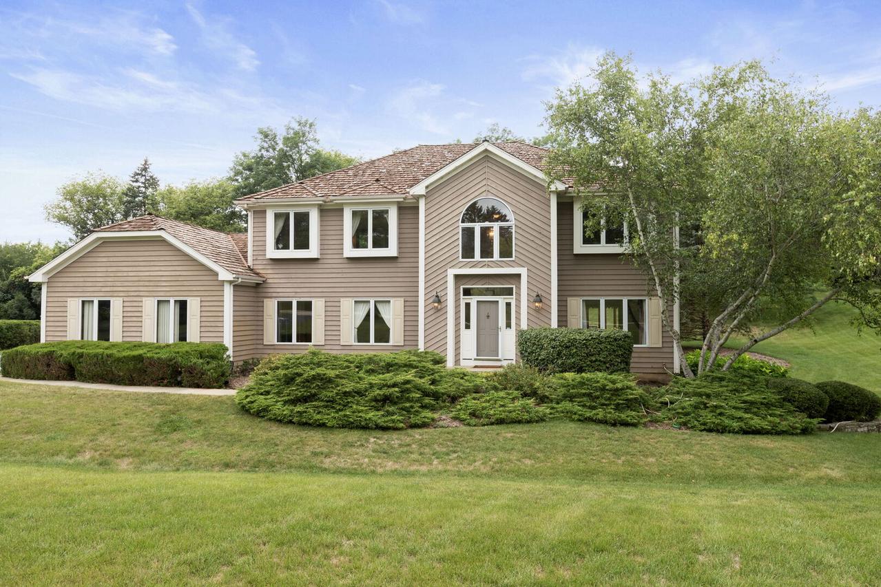 25410 N Cayuga Tr., Lake Barrington, IL 60010