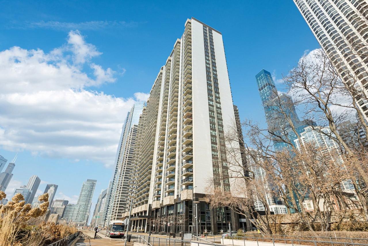 400 E Randolph St. #3419, Chicago, IL 60601