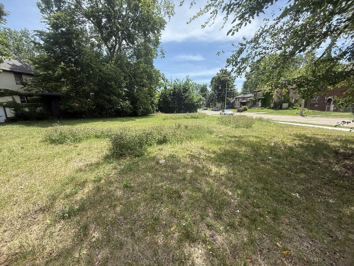 2001 Charles St., Rockford, IL 61104