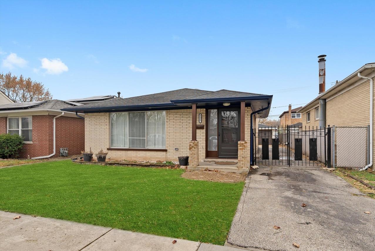 392 Greenbay Ave., Calumet City, IL 60409