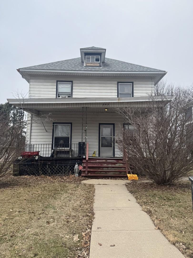 203 8th Ave., Sterling, IL 61081