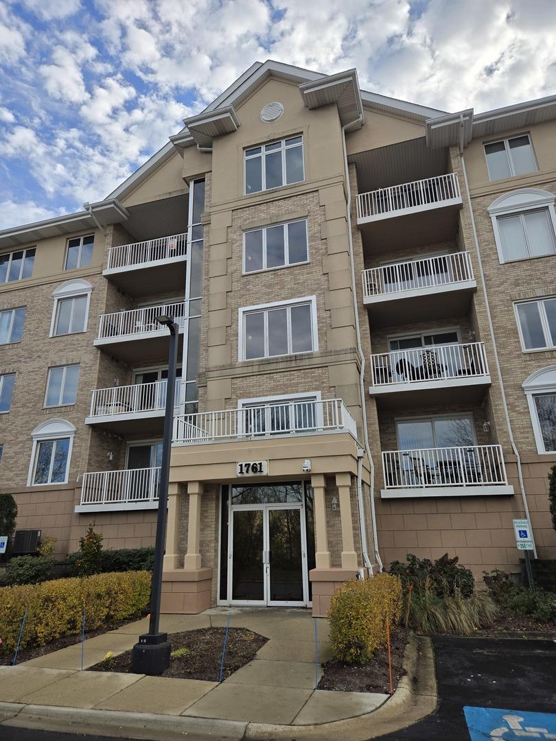 1761 Pavilion Way #501, Park Ridge, IL 60068