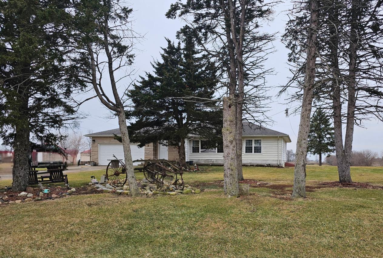 17954 E 10500n Rd., Grant Park, IL 60940