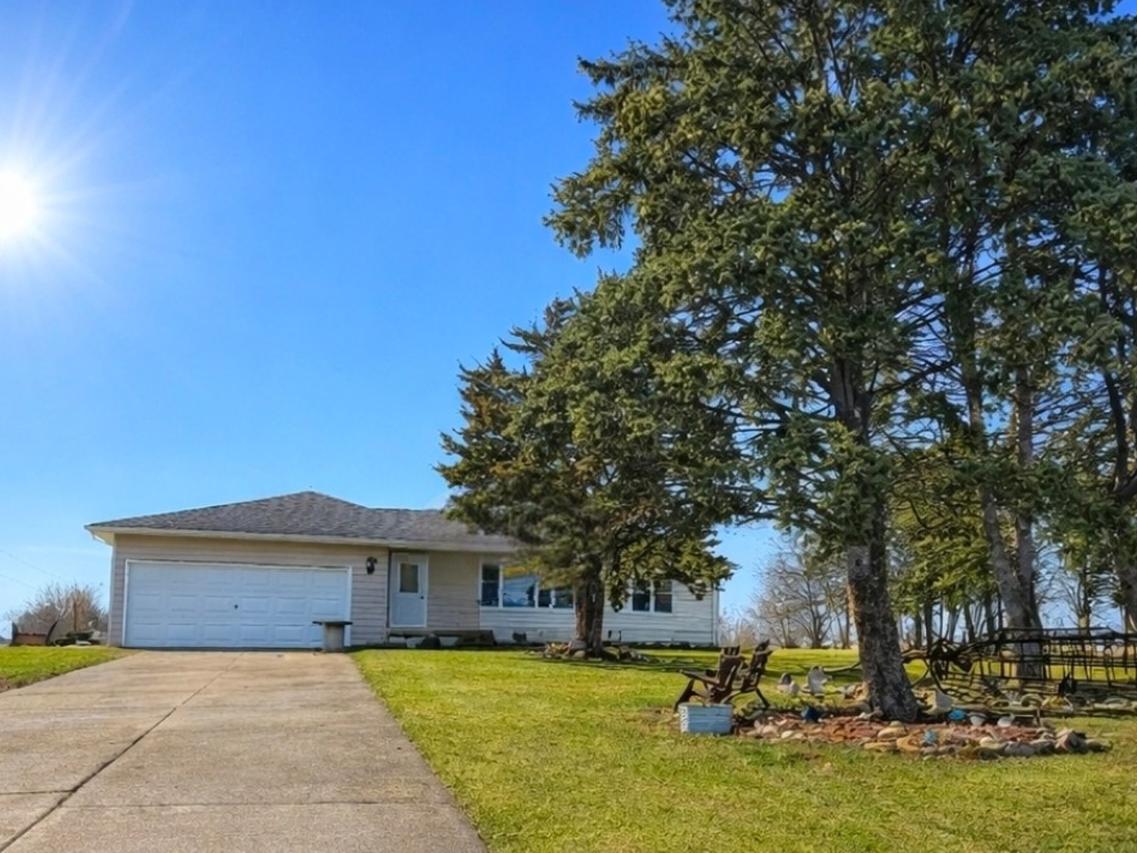 17954 E 10500n Rd., Grant Park, IL 60940