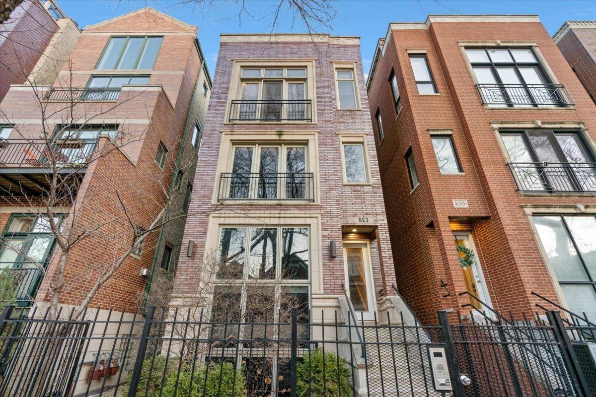863 N Hermitage Ave. #2, Chicago, IL 60622