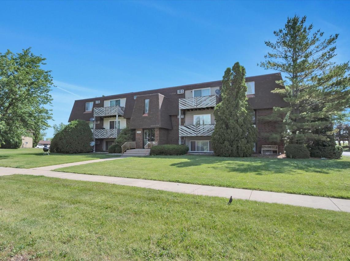20224 S Frankfort Square Rd. #D, Frankfort, IL 60423