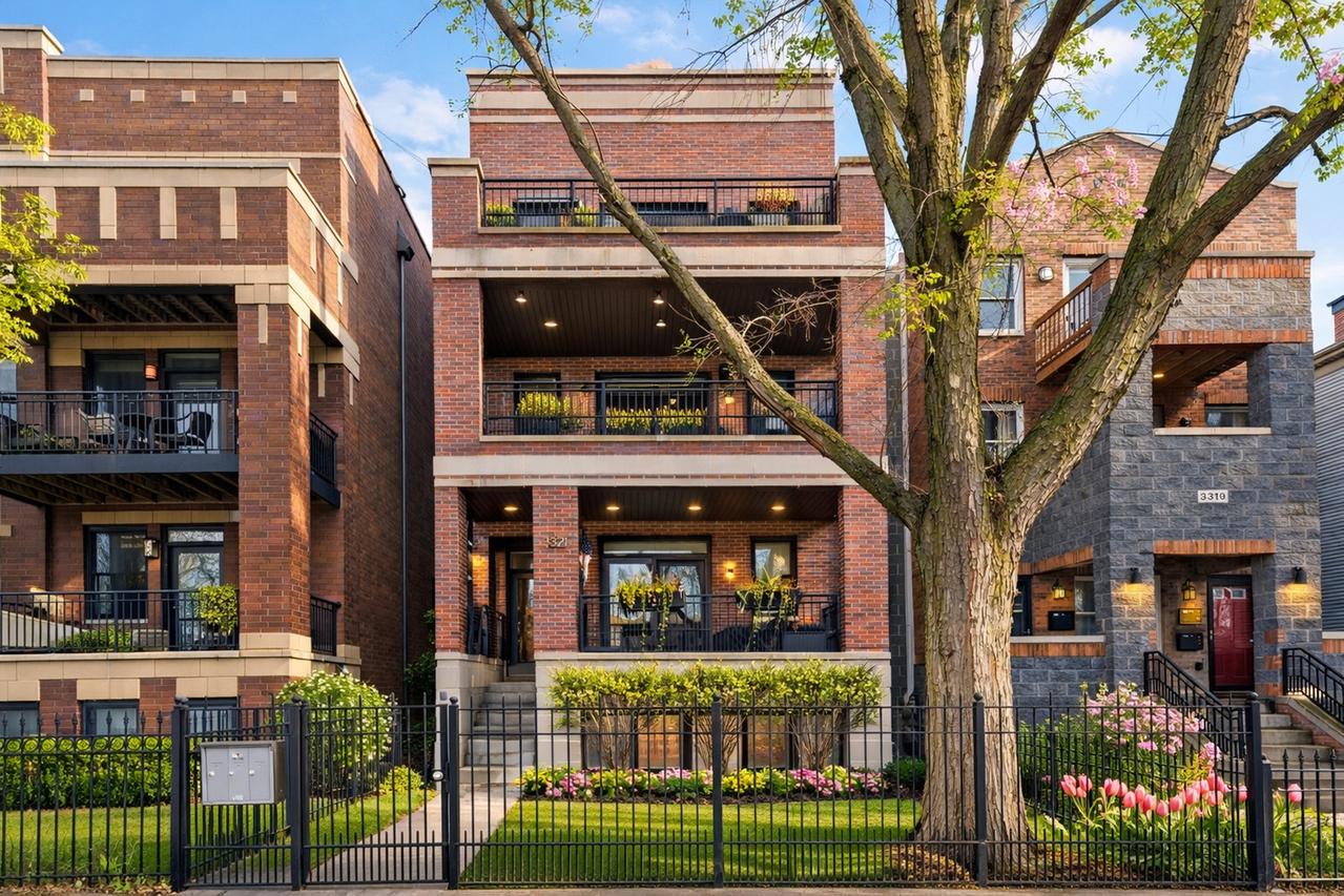 3321 N Seminary Ave. #3, Chicago, IL 60657