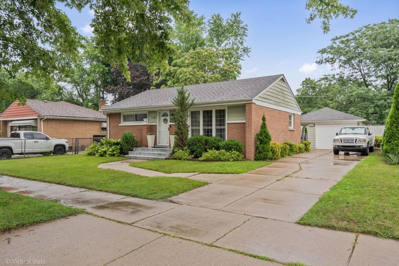 1181 Hiawatha Dr., Elgin, IL 60120