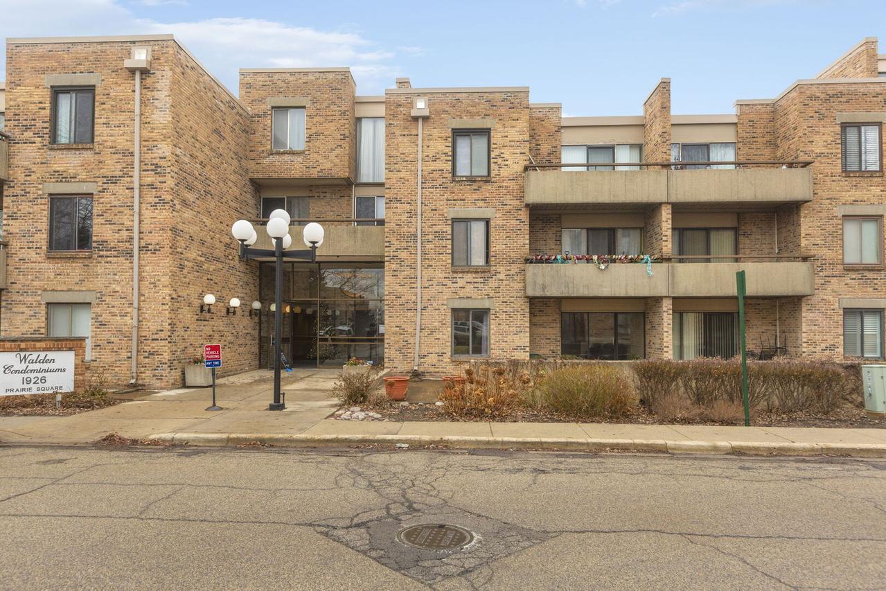 1926 Prairie Sq. #325, Schaumburg, IL 60173