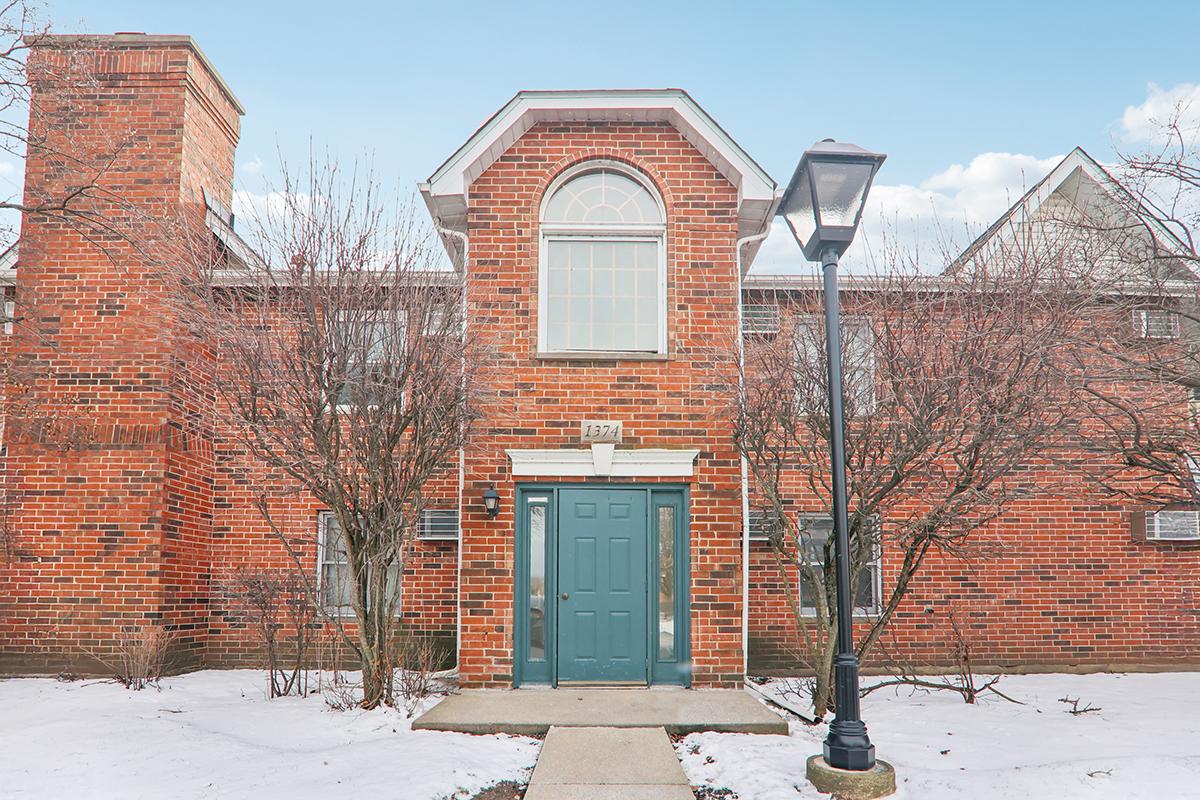 1374 Cunat Ct. #2B, Lake In The Hills, IL 60156