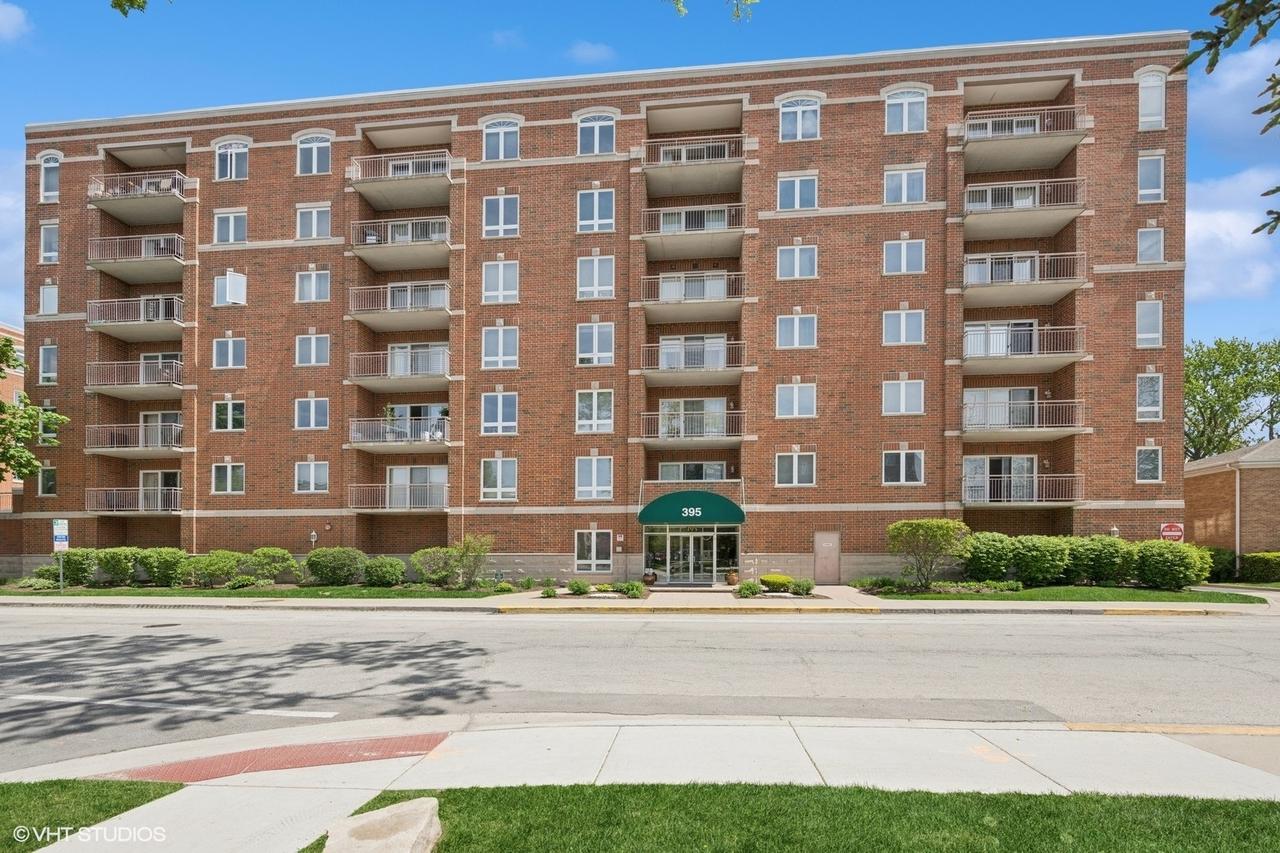 395 Graceland Ave. #208, Des Plaines, IL 60016