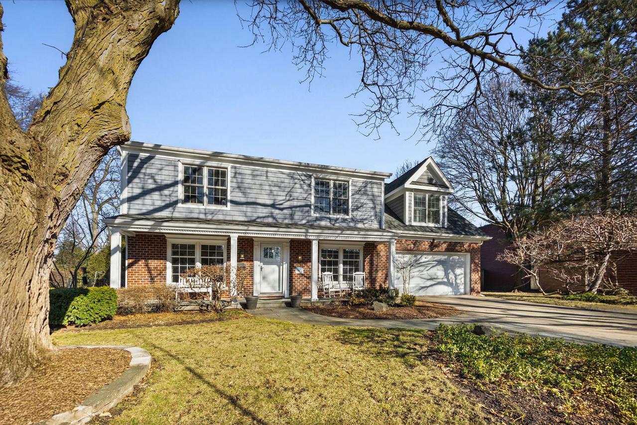 1419 Blackthorn Dr., Glenview, IL 60025