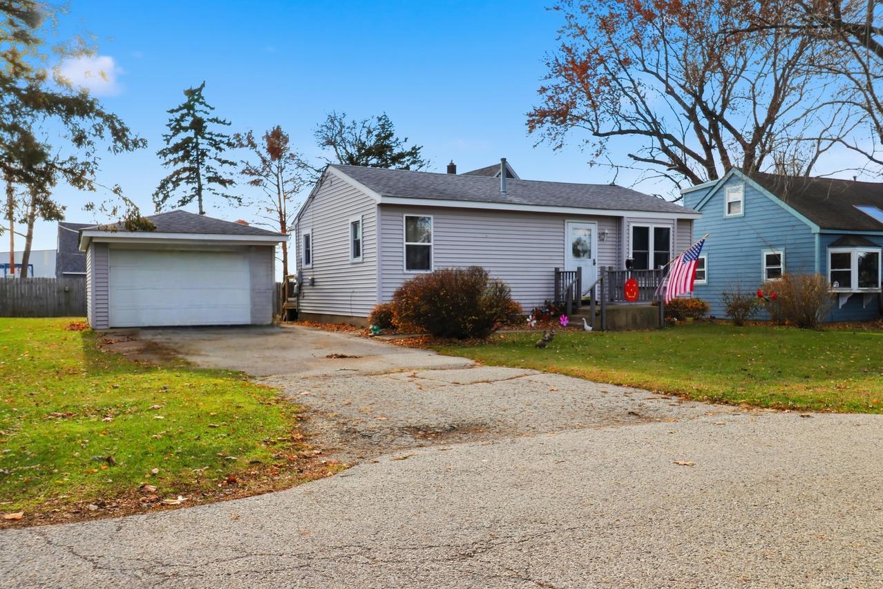 3013 Emily Ln., Mchenry, IL 60051